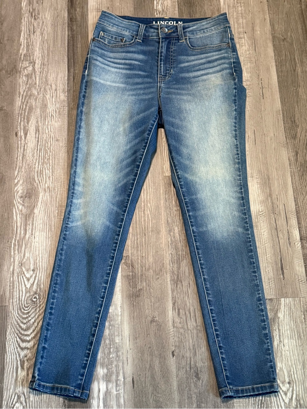 Lincoln Women’s Skinny Jeans in Faded Blue size 6